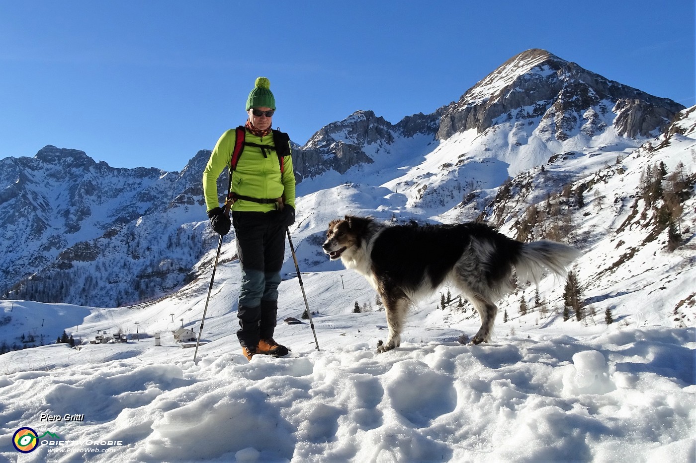 23 Dalla Baita Belvedere Paolo e NIka con vista in Cavallo e Pegherolo.JPG